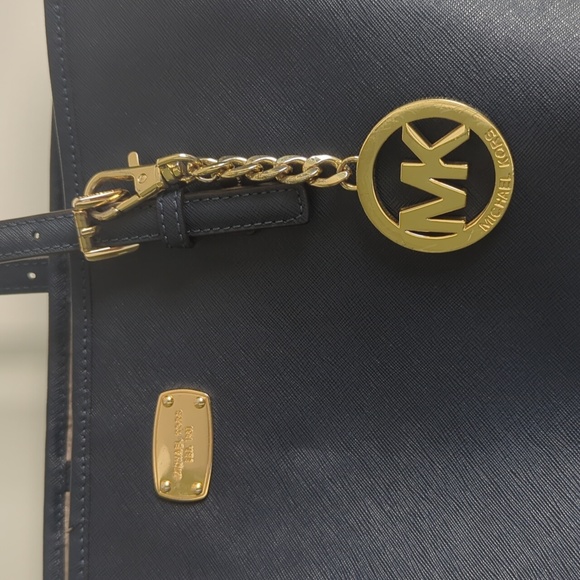 Michael Kors Jet Set Tote - Picture 4 of 12